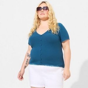 Fitted Supersoft Rib V-Neck Lace Trim Button Crop Tee